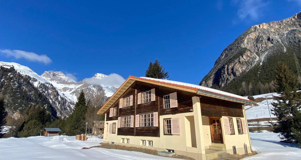 Gruppenhaus im Winter Gruppenhaus im Winter