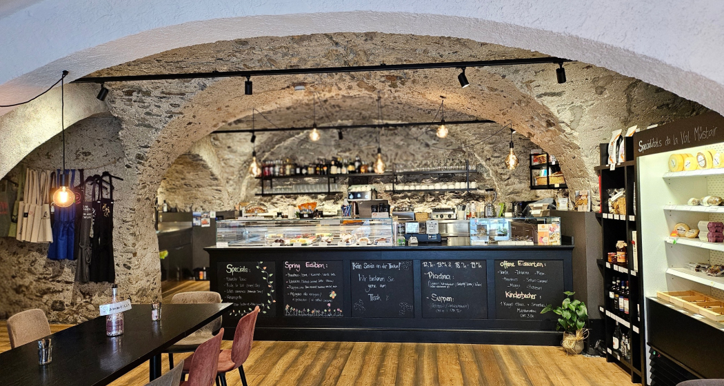 Caffè - bar - cun specialitats La Cuort (oua_614364127_image) Caffè - bar - cun specialitats La Cuort (oua_614364127_image)