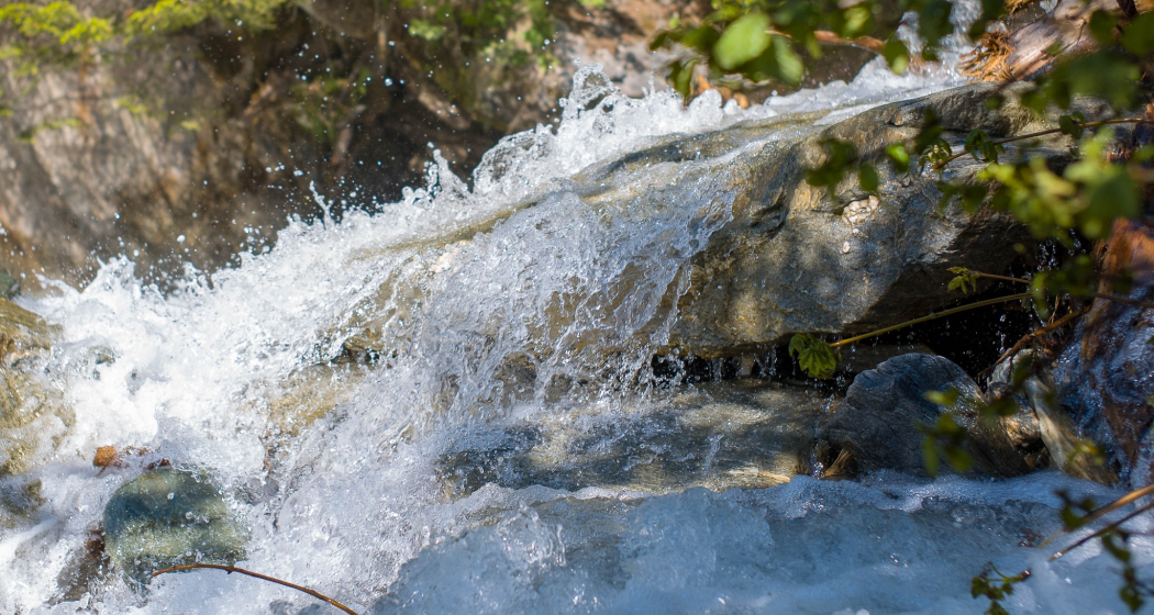 Gefrorenes Wasserspiel Gefrorenes Wasserspiel