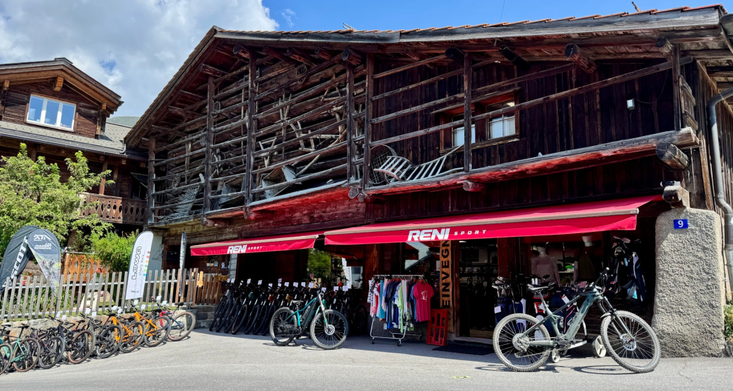 Reni Sport Aussenansicht im Sommer. Reni Sport Aussenansicht im Sommer.