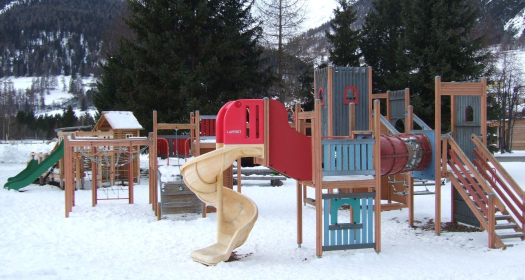 Kinderspielplatz Schulhaus (oua_63105757_image) Kinderspielplatz Schulhaus (oua_63105757_image)