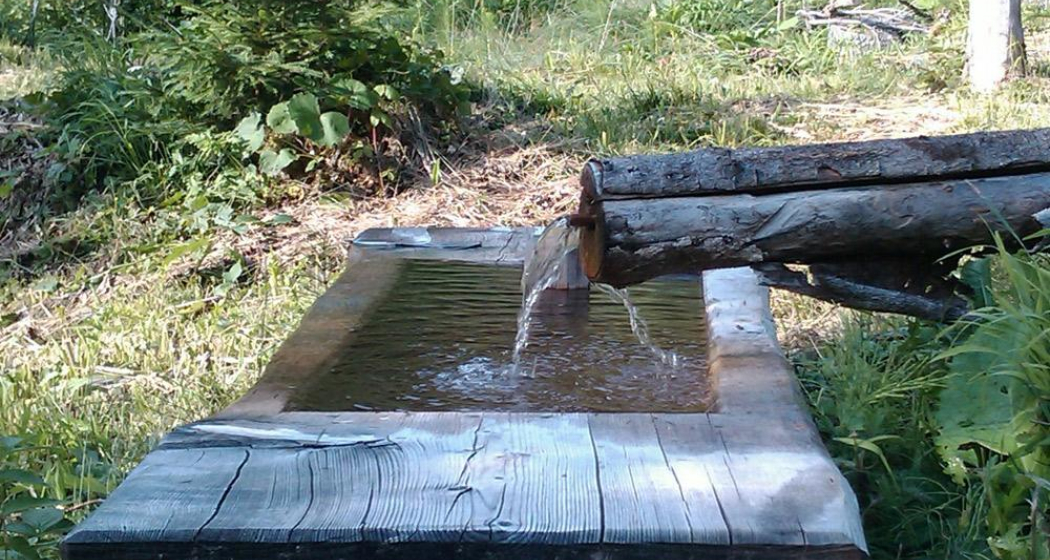 Das "gefasste" Heilwasser im Brunnen beim Jenazer Bad