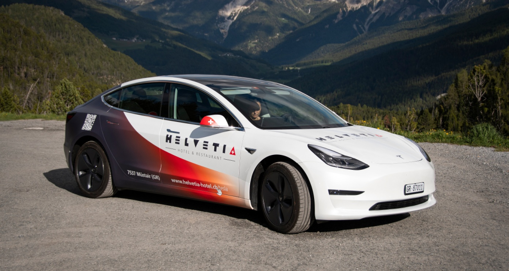Tesla vom Hotel Helvetia kann man auch mieten Tesla vom Hotel Helvetia kann man auch mieten
