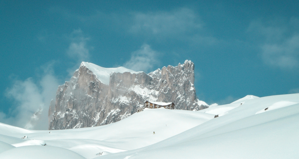 Carschinahütte SAC mit Drusenfluh Carschinahütte SAC mit Drusenfluh