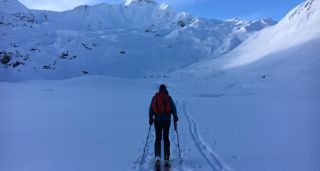 Start auf den Guggernüll mit Blick auf den Piz Tambo Start auf den Guggernüll mit Blick auf den Piz Tambo