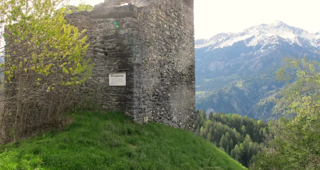 Burg Bernegg im Sommer Burg Bernegg im Sommer