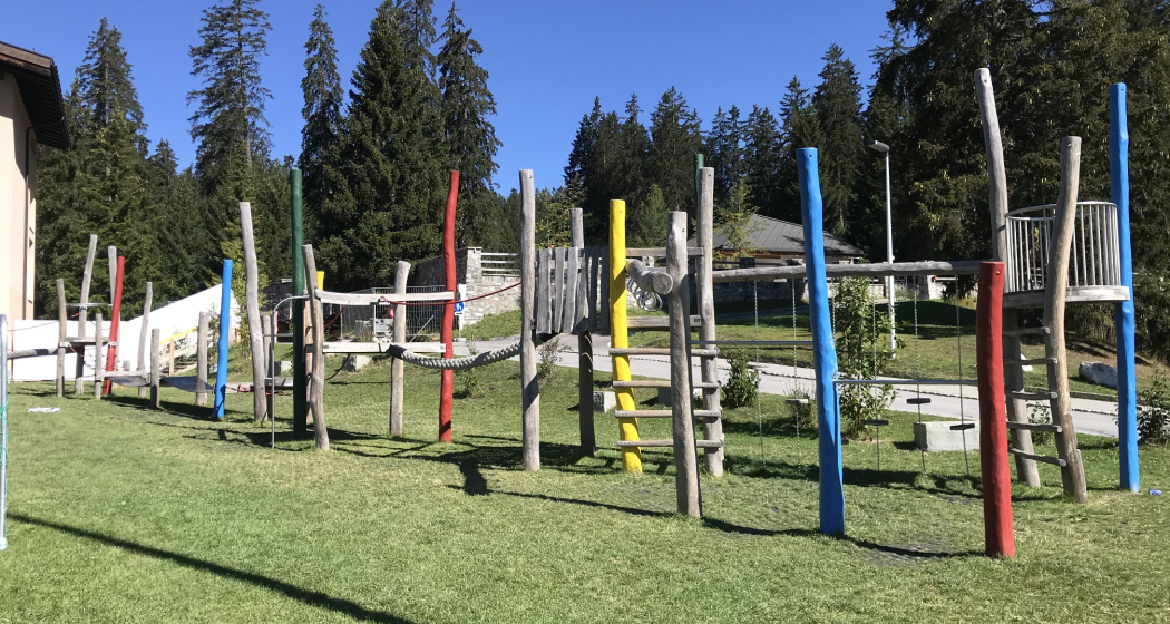 Spielplatz beim Schulhaus Lenzerheide Spielplatz beim Schulhaus Lenzerheide