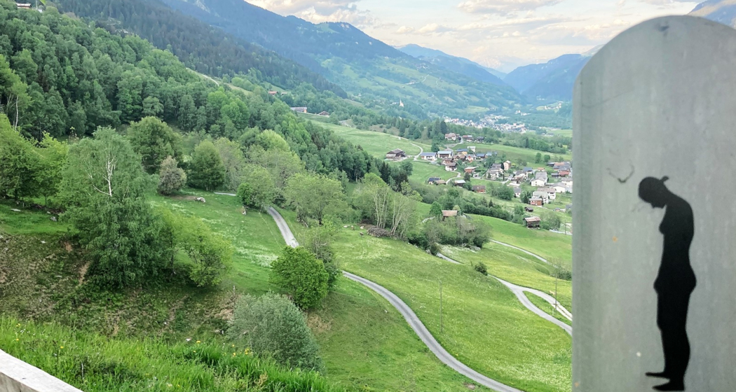 Abschnitt des Sagenweges in Sumvitg. Abschnitt des Sagenweges in Sumvitg.