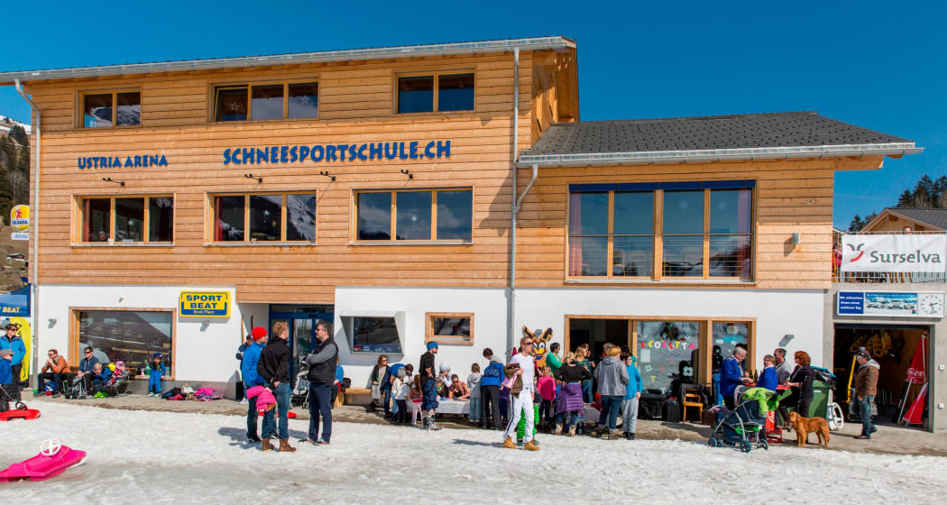 Das Foto zeigt das Büro der Skisportschule in Brigels