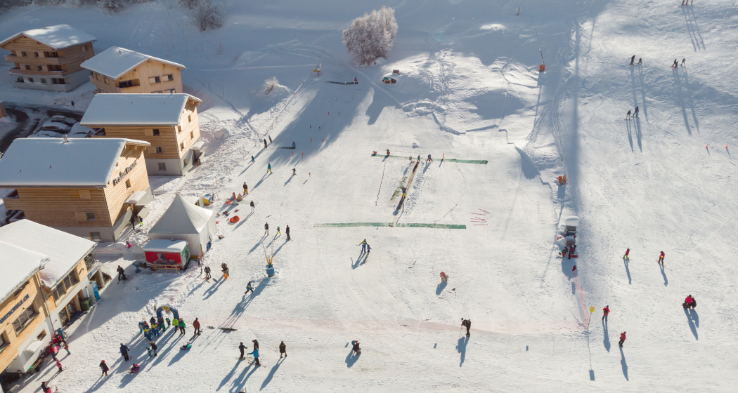 Das Foto zeigt das Übungsgebiet von Brigels zum lernen Skifahren Das Foto zeigt das Übungsgebiet von Brigels zum lernen Skifahren