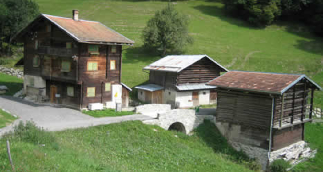 Das Foto zeigt das Haus Mulin von Dardin Das Foto zeigt das Haus Mulin von Dardin