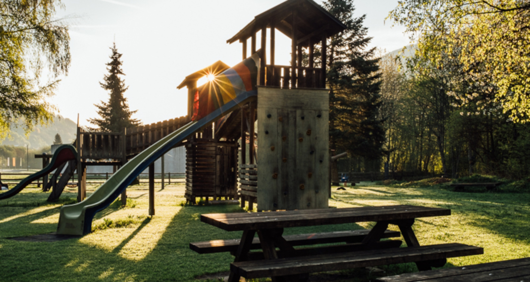 Das Foto zeigt den Spielplatz in Trun Das Foto zeigt den Spielplatz in Trun