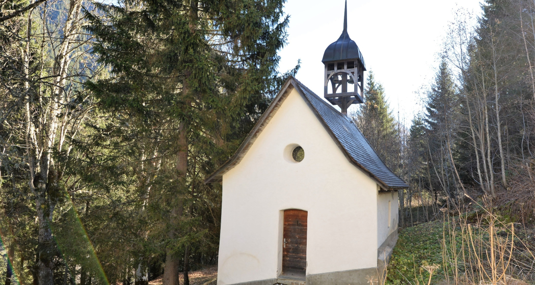 Das Foto zeigt die Kapelle Maria zum Schnee in Tenigerbad Das Foto zeigt die Kapelle Maria zum Schnee in Tenigerbad