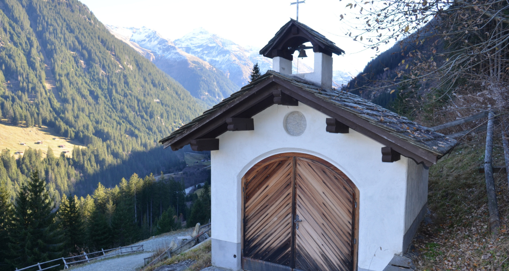Das Foto zeigt die Kapelle St. Benedikt Crest in Tenigerbad Das Foto zeigt die Kapelle St. Benedikt Crest in Tenigerbad