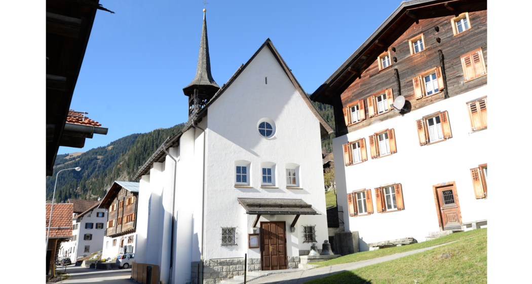 Das Foto zeigt die Kapelle St. Josef in Cumpadials Das Foto zeigt die Kapelle St. Josef in Cumpadials