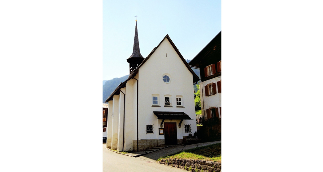 Das Foto zeigt die Kapelle St. Josef in Cumpadials Das Foto zeigt die Kapelle St. Josef in Cumpadials
