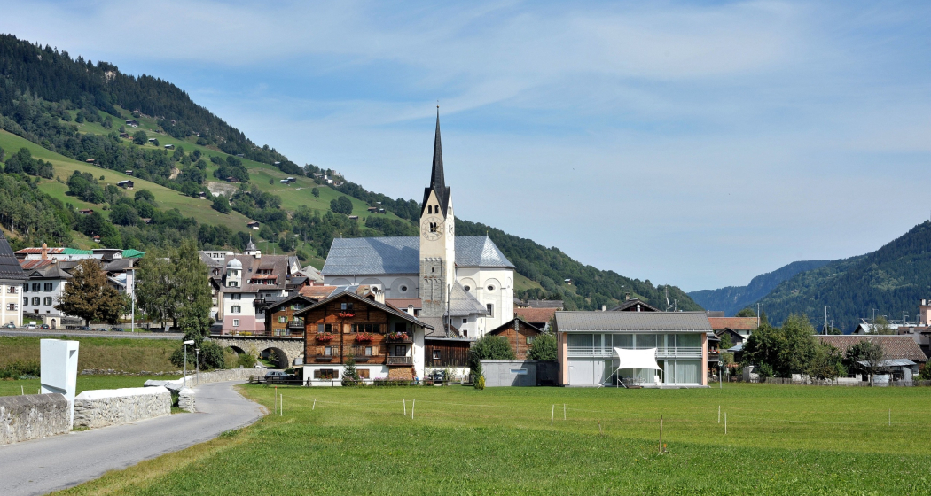 Das Foto zeigt die Pfarrkirche St. Martin in Trun Das Foto zeigt die Pfarrkirche St. Martin in Trun