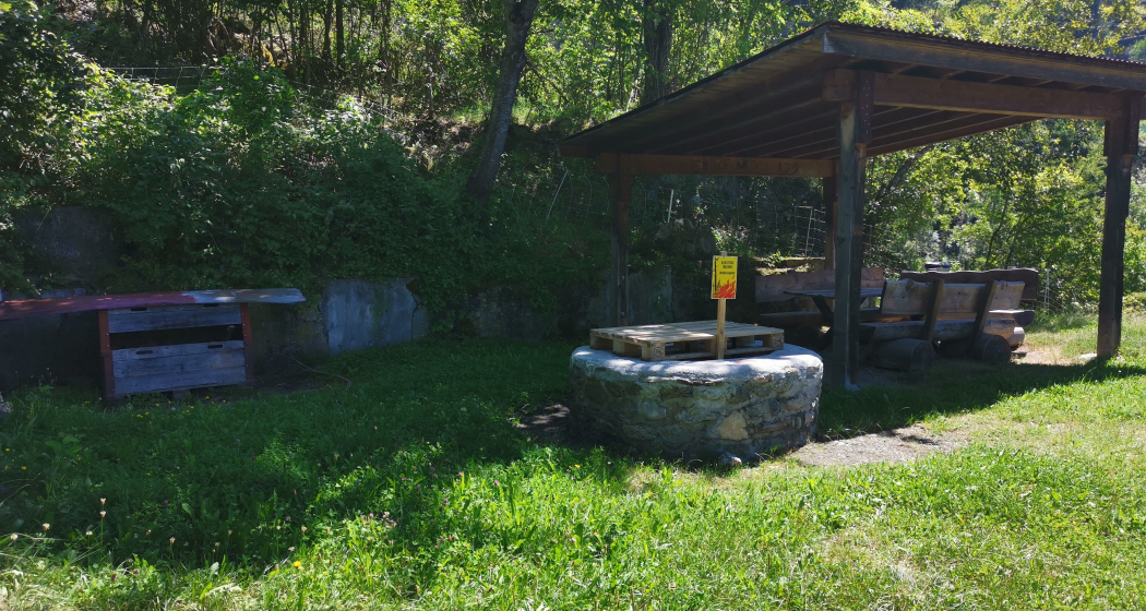 Feuerstelle mit Sitzgelegenheiten Feuerstelle mit Sitzgelegenheiten