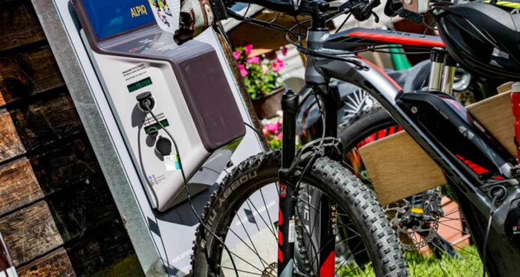 E-Bike Ladestation Bündner Rigi (oua_73130716_image) E-Bike Ladestation Bündner Rigi (oua_73130716_image)