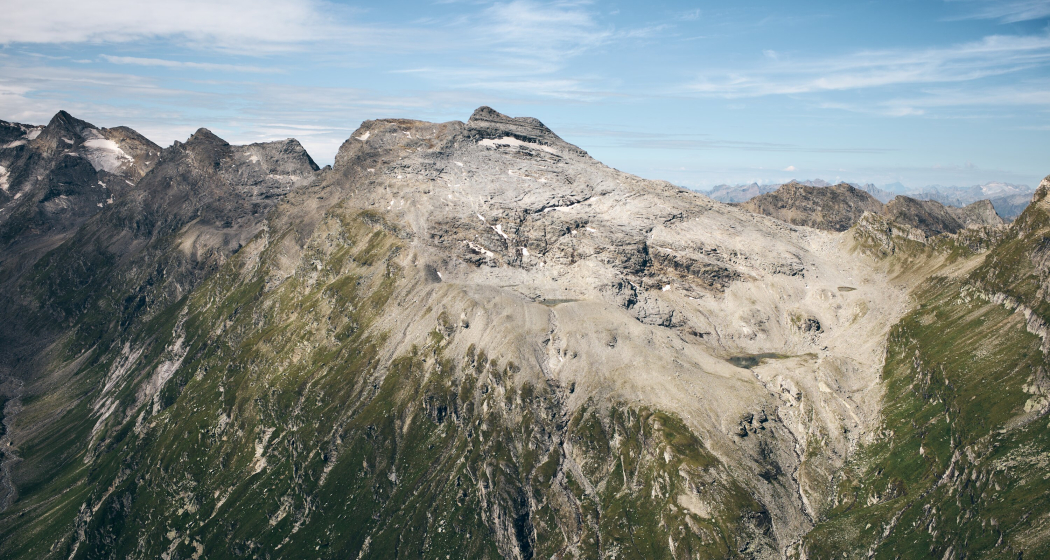 Pizzo Cassinello mit Soredapass (r.) Pizzo Cassinello mit Soredapass (r.)
