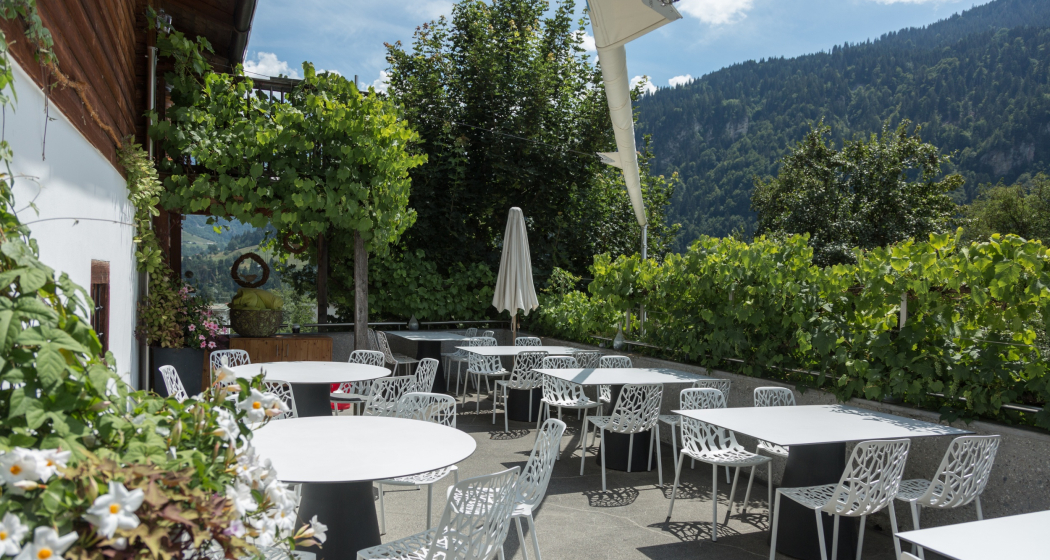 Terrasse des Restaurants Stiva Veglia in Schnaus Terrasse des Restaurants Stiva Veglia in Schnaus