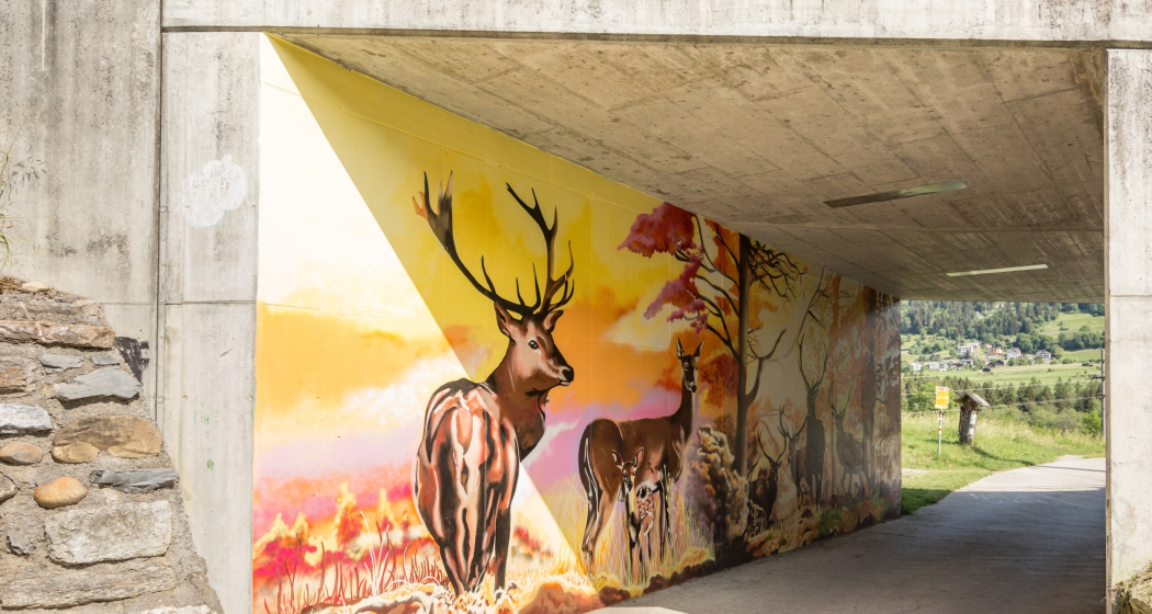 Unterführung in Castrisch mit Hirsch Zeichnungen