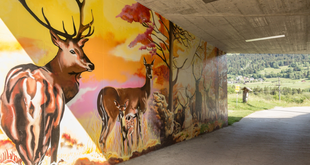 Unterführung in Castrisch mit Hirsch Zeichnungen