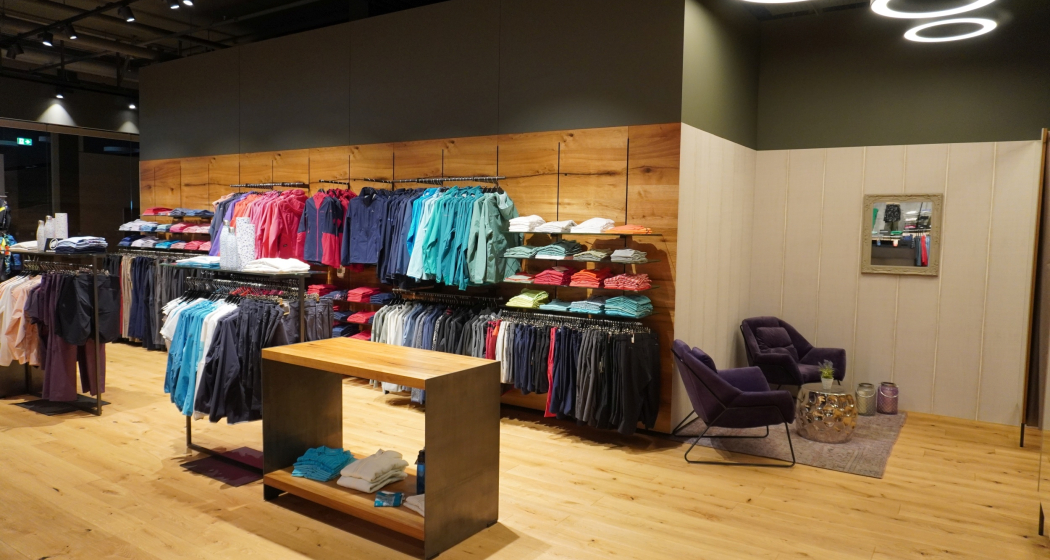 Bekleidung vom Menzli Sport in Ilanz Bekleidung vom Menzli Sport in Ilanz