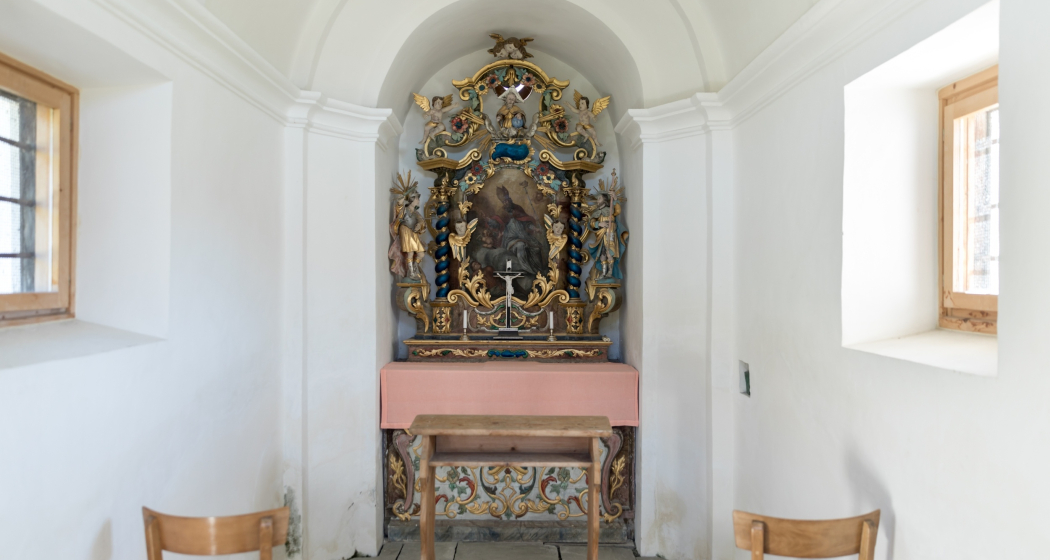 Inneneinrichtung der Kapelle St. Valentin in Ruschein Inneneinrichtung der Kapelle St. Valentin in Ruschein