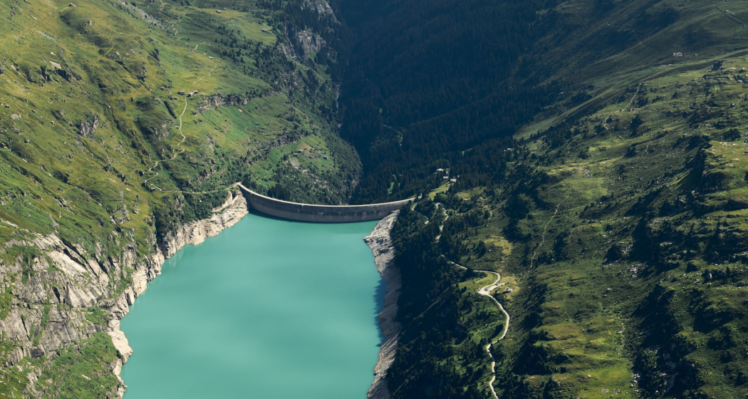 Zervreila Staumauer mit Frunt oben links Zervreila Staumauer mit Frunt oben links