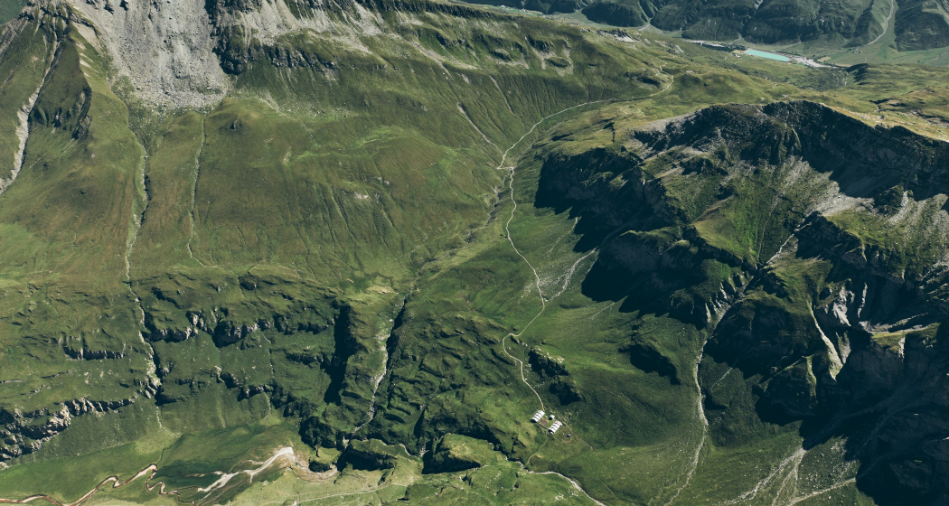 Tomülhorn mit Alp und Pass Tomülhorn mit Alp und Pass