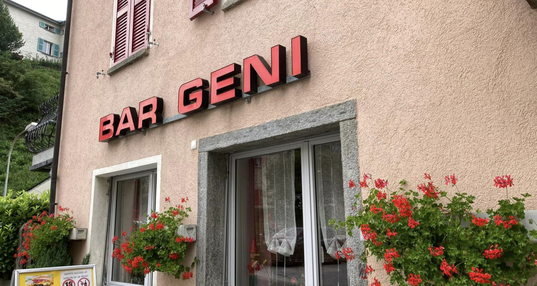 La facciata della Trattoria Bar Geni La facciata della Trattoria Bar Geni