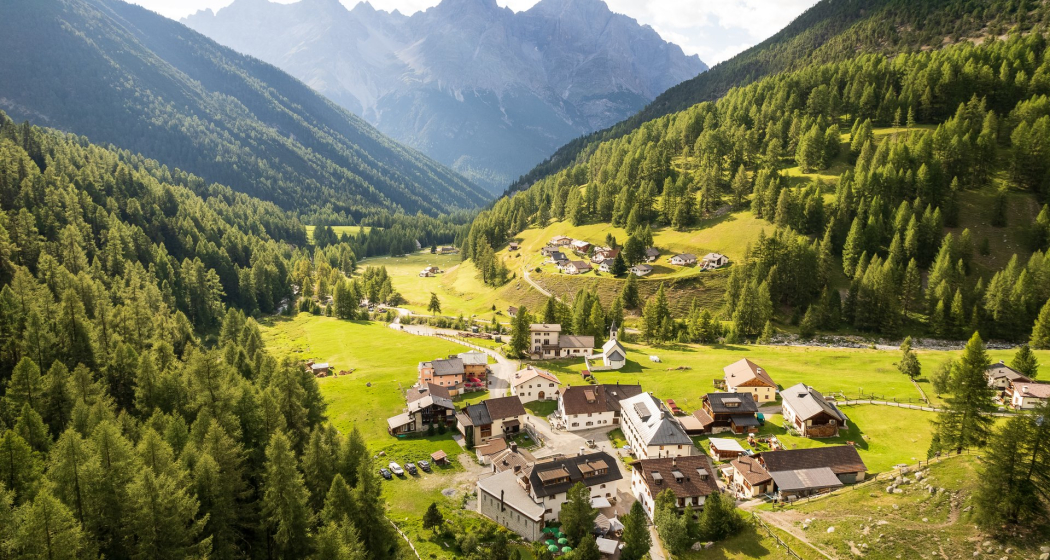 Das abgelegene Bergdorf S-charl. Das abgelegene Bergdorf S-charl.