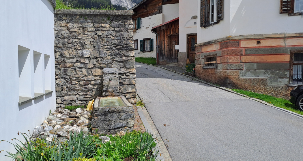 Wasserbrunnen Kirche Sogn Martin Flims Dorf (oua_79181786_image) Wasserbrunnen Kirche Sogn Martin Flims Dorf (oua_79181786_image)