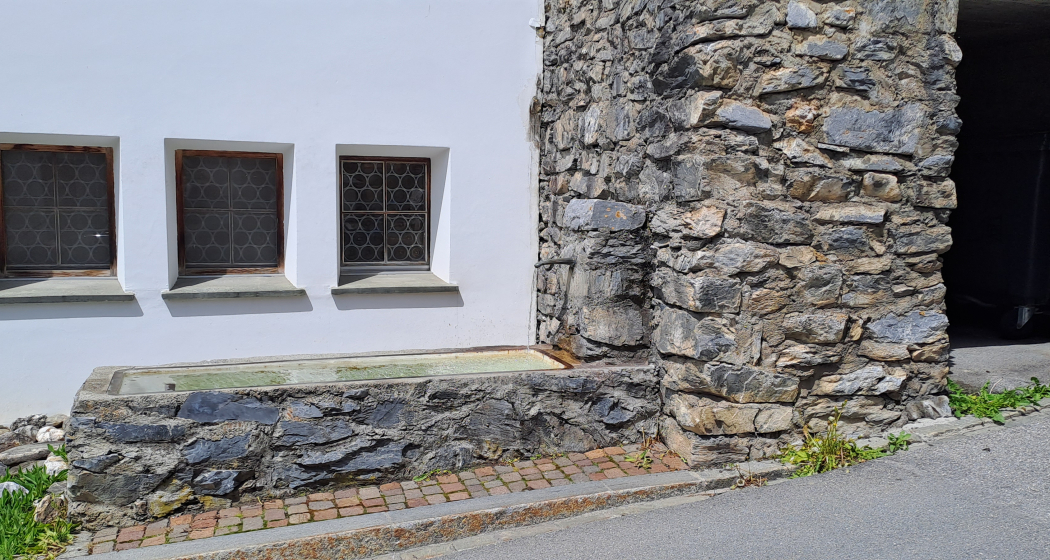 Wasserbrunnen Kirche Sogn Martin Flims Dorf (oua_79181787_image) Wasserbrunnen Kirche Sogn Martin Flims Dorf (oua_79181787_image)