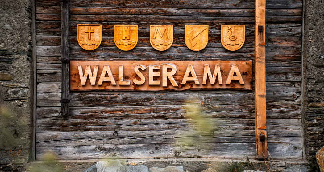 Beschriftung am Walserama in Nufenen Beschriftung am Walserama in Nufenen