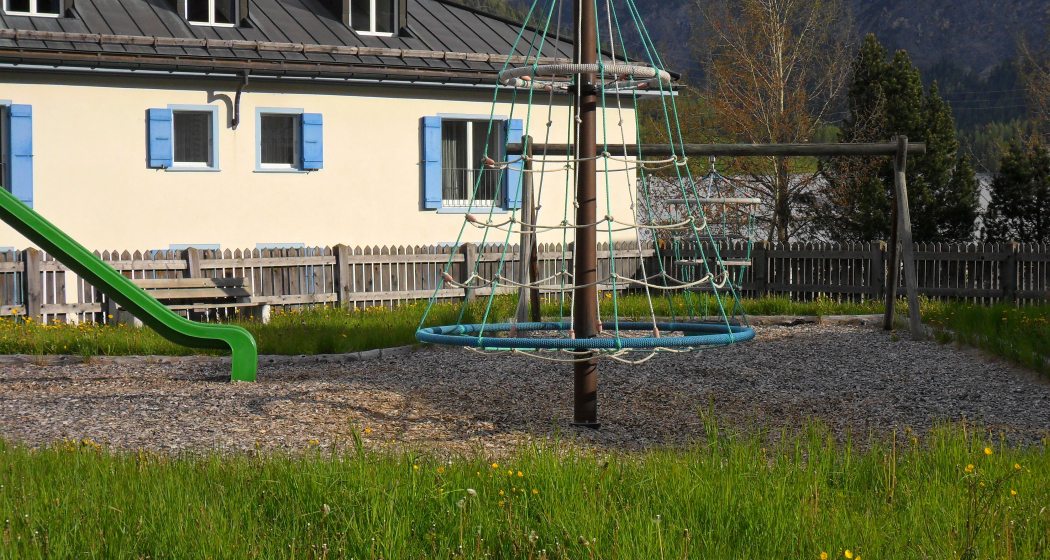 Kinderspielplatz beim Reka Haus (oua_82358126_image) Kinderspielplatz beim Reka Haus (oua_82358126_image)
