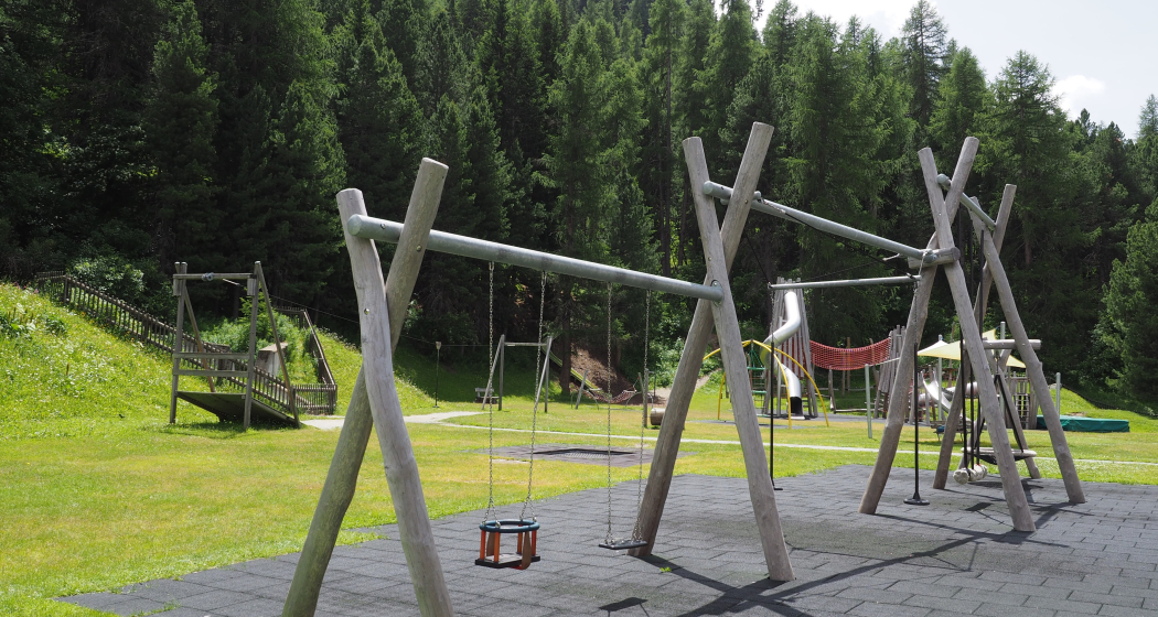 Kinderspielplatz Via da l'Ova Cotschna (oua_82358127_image) Kinderspielplatz Via da l'Ova Cotschna (oua_82358127_image)