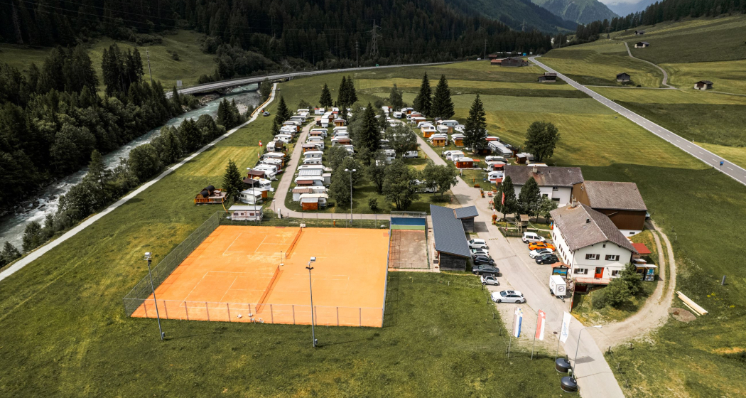 Tennisplätze beim Camping Splügen