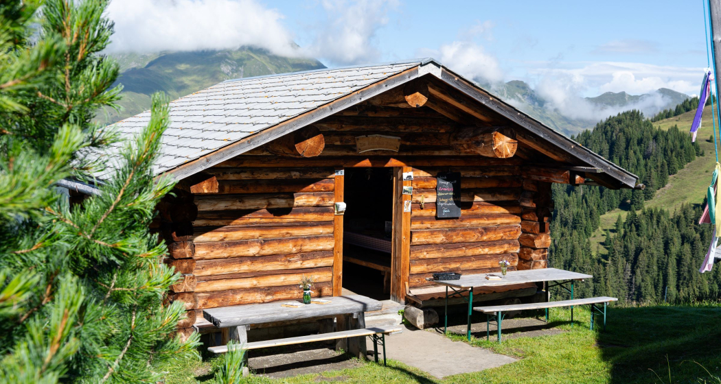 Alp Bischola - Hirtinnenbeiz Alp Bischola - Hirtinnenbeiz