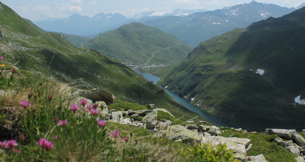 Oberalpsee aus der Höhe Oberalpsee aus der Höhe