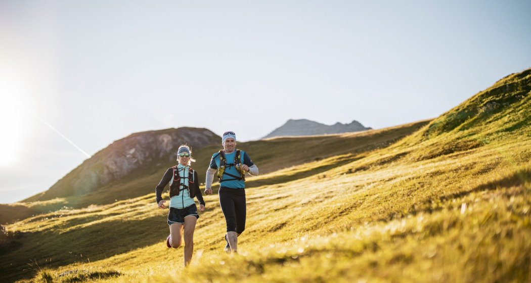 Trailrunning oberhalb von der Bergstation Motta Naluns bei Scuol. Trailrunning oberhalb von der Bergstation Motta Naluns bei Scuol.