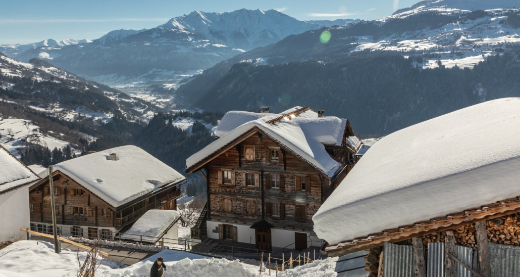 Andiast gehört zu den sonnigsten und aussichtsreichsten Dörfern der Surselva Andiast gehört zu den sonnigsten und aussichtsreichsten Dörfern der Surselva