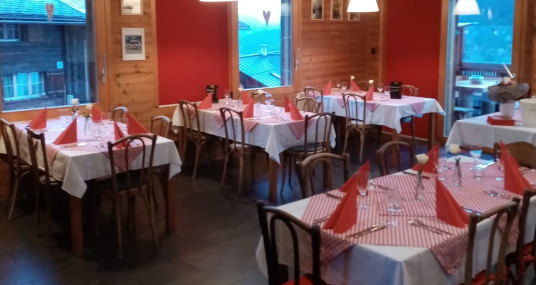 Restaurant Stiva Biala, Luven, Sitzplätze Innen Restaurant Stiva Biala, Luven, Sitzplätze Innen