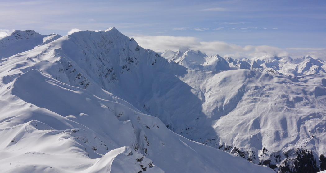 Sicht vom mittleren Teil des Grates auf das hier beschriebenen Ziel