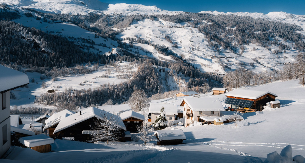 Aussicht von Pignia zum Schamserberg und Piz Beverin Aussicht von Pignia zum Schamserberg und Piz Beverin