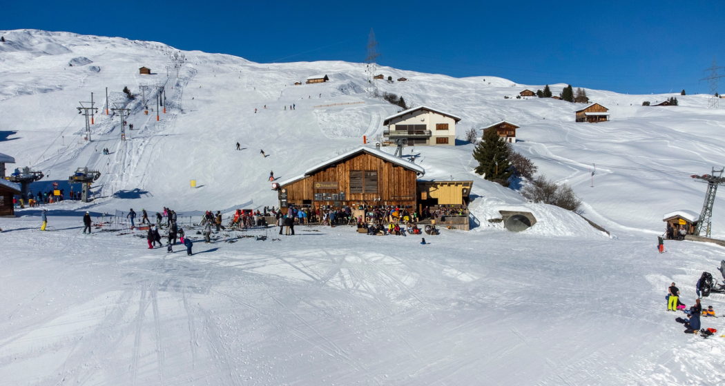 Die Sunna Bar im Skigebiet Tschappina Heinzenberg Die Sunna Bar im Skigebiet Tschappina Heinzenberg