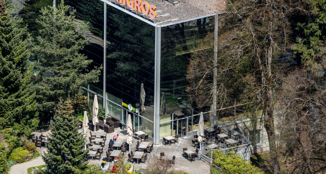 Restaurant-Pizzeria Im Park im Sommer Restaurant-Pizzeria Im Park im Sommer