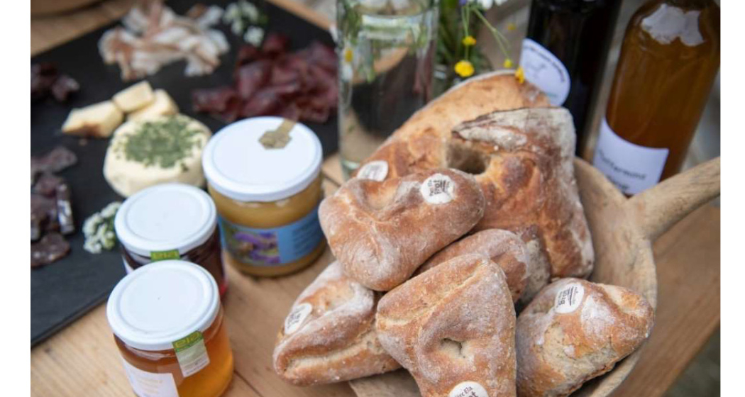 Parc Ela Brot - Spezialität der Bäckerei Preisig - gebacken aus einheimischem Getreide Parc Ela Brot - Spezialität der Bäckerei Preisig - gebacken aus einheimischem Getreide