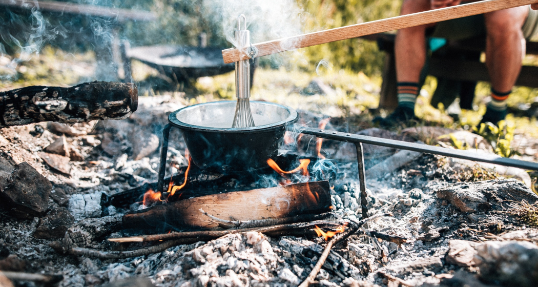 Essen über dem Feuer Essen über dem Feuer